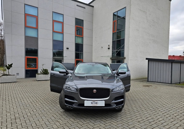 Jaguar F-Pace cena 63000 przebieg: 164000, rok produkcji 2017 z Sanok małe 781